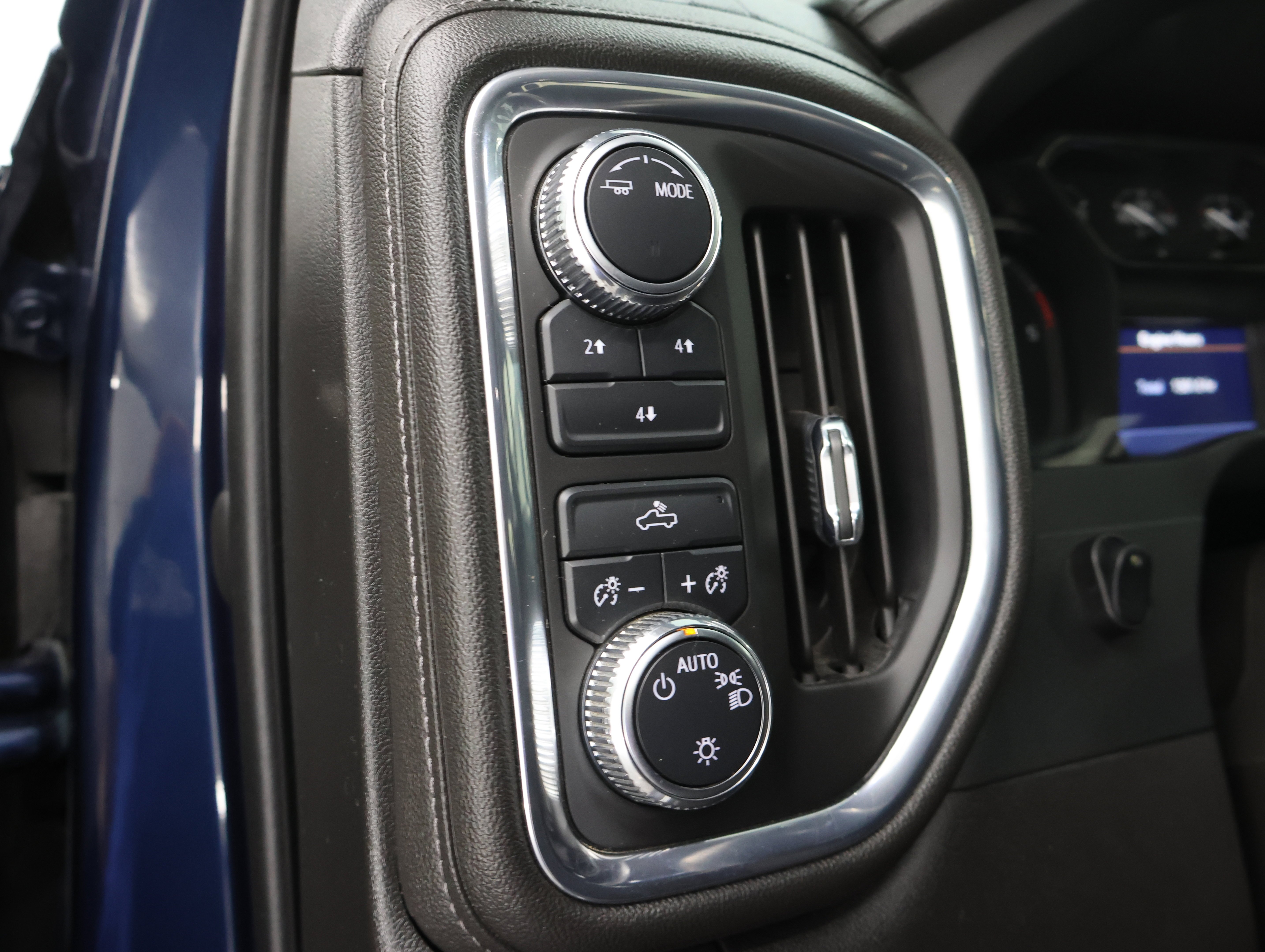 Used 2023 Pacific Blue Metallic GMC 4x4 Crew Cab SLE: CREW-SHORT-SLE-6.6L DIESEL-4WD-BACKUP CAM image 39