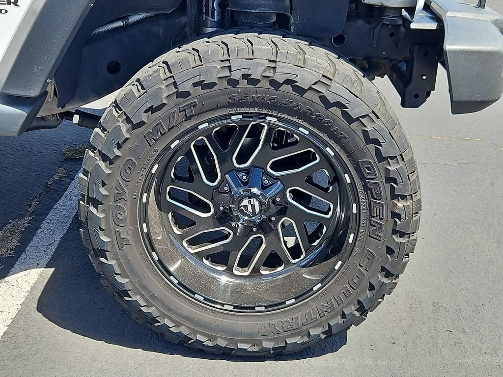 Used 2018 Granite Crystal Metallic Clearcoat Jeep Unlimited Rubicon image 29
