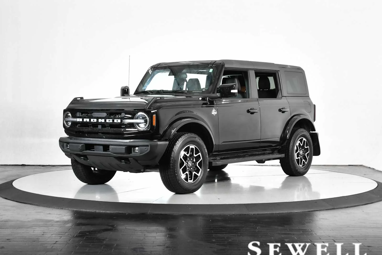 2024 Ford Bronco Outer Banks 4x4's photo