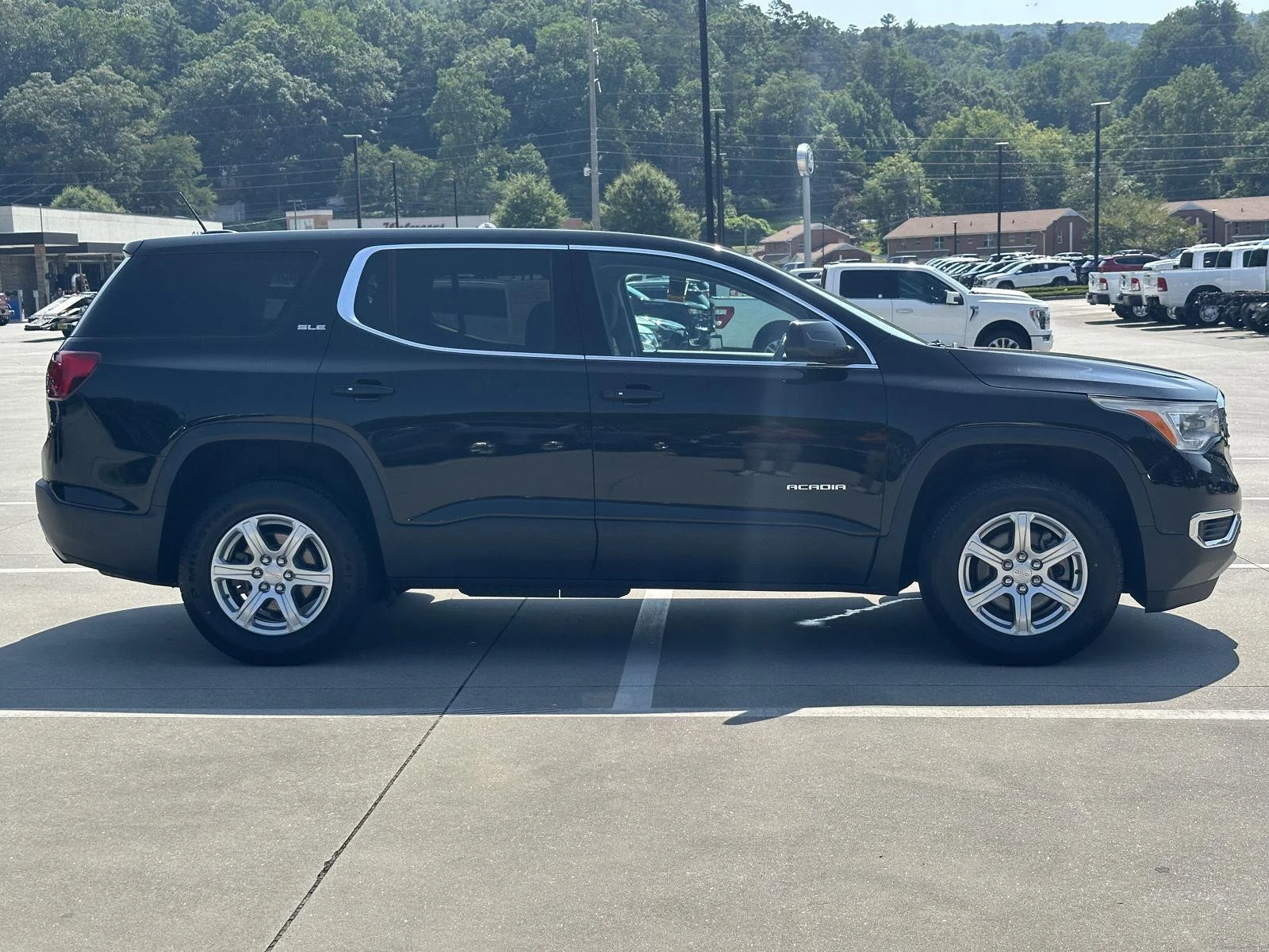 Used 2019 Ebony Twilight Metallic GMC SLE image 8