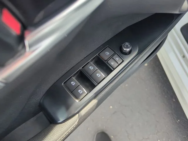 Used 2019 Off-white Toyota XSE V6 image 14
