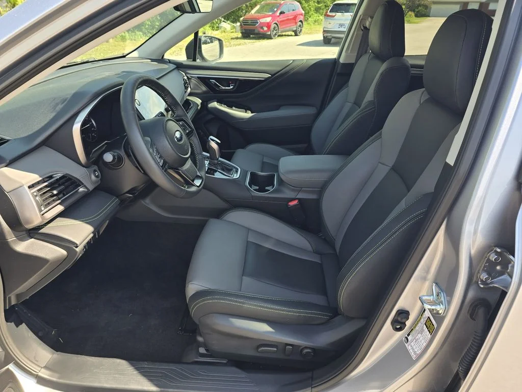 Used 2025 Ice Silver Metallic Subaru Onyx Edition image 14