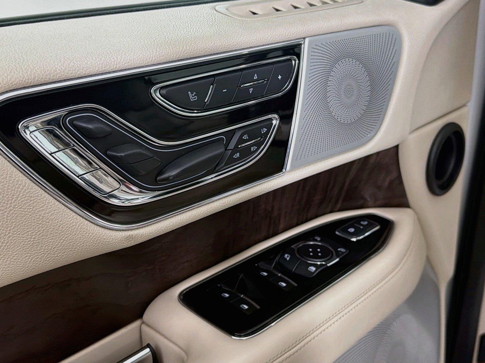 Used 2020 Pristine White Lincoln Reserve image 18