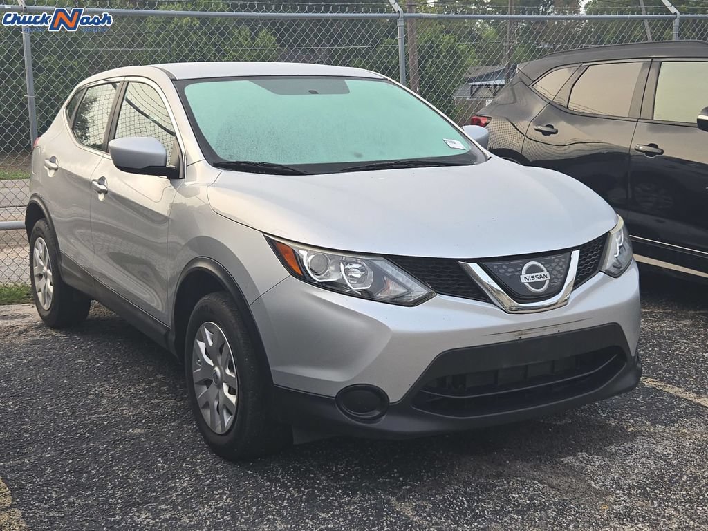 Used 2018 Silver Nissan S image 1