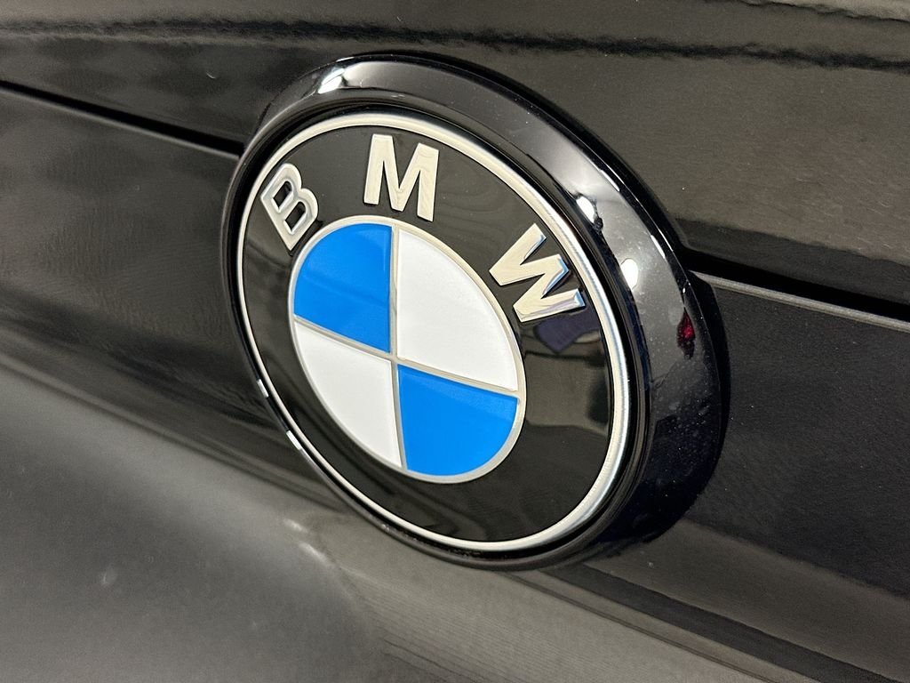 New 2027 Black Sapphire Metallic BMW M60i image 22