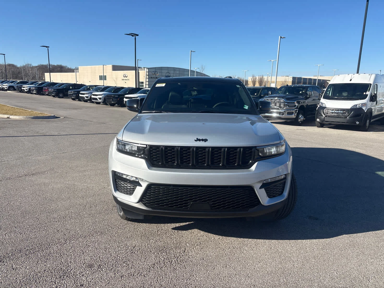 New 2025 Silver Zynith Exterior Paint Jeep Limited image 3