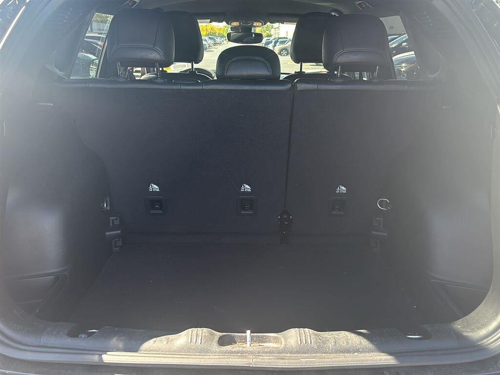 Used 2024 Diamond Black Crystal Pearlcoat Jeep Limited image 15