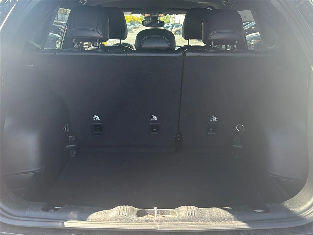 Used 2024 Diamond Black Crystal Pearlcoat Jeep Limited image 15