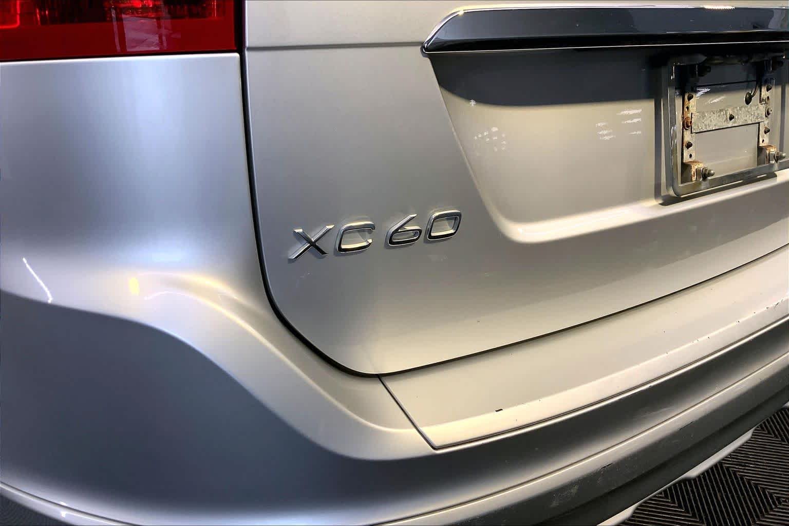 Used 2015 Bright Silver Metallic Volvo T6 image 9