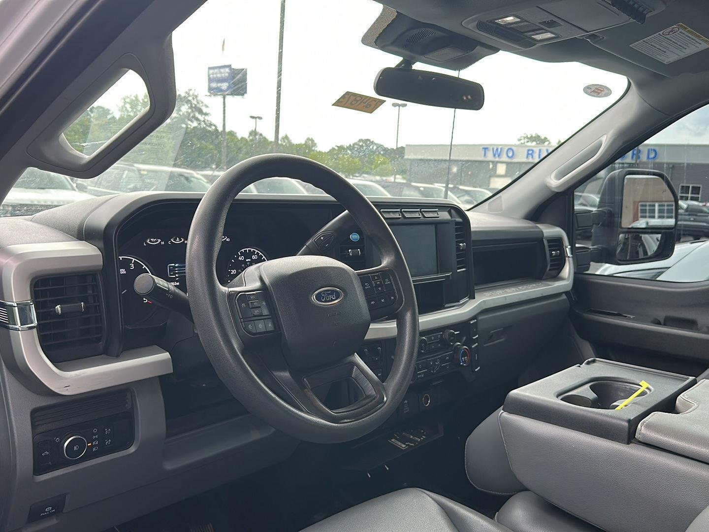 Used 2024 WHITE FORD TRUCK LARIAT image 2