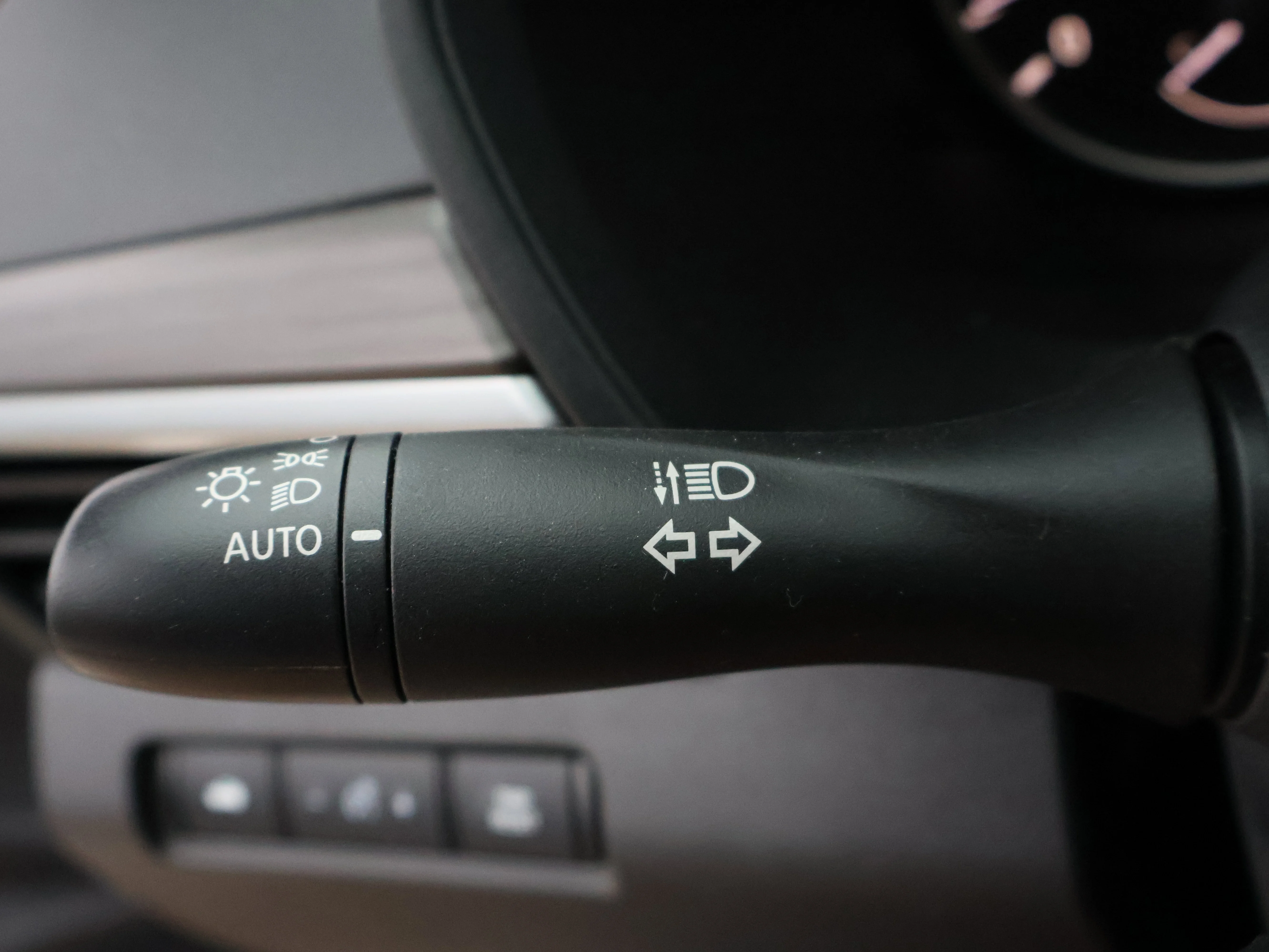 Used 2025 Gun Metallic Nissan SV image 37