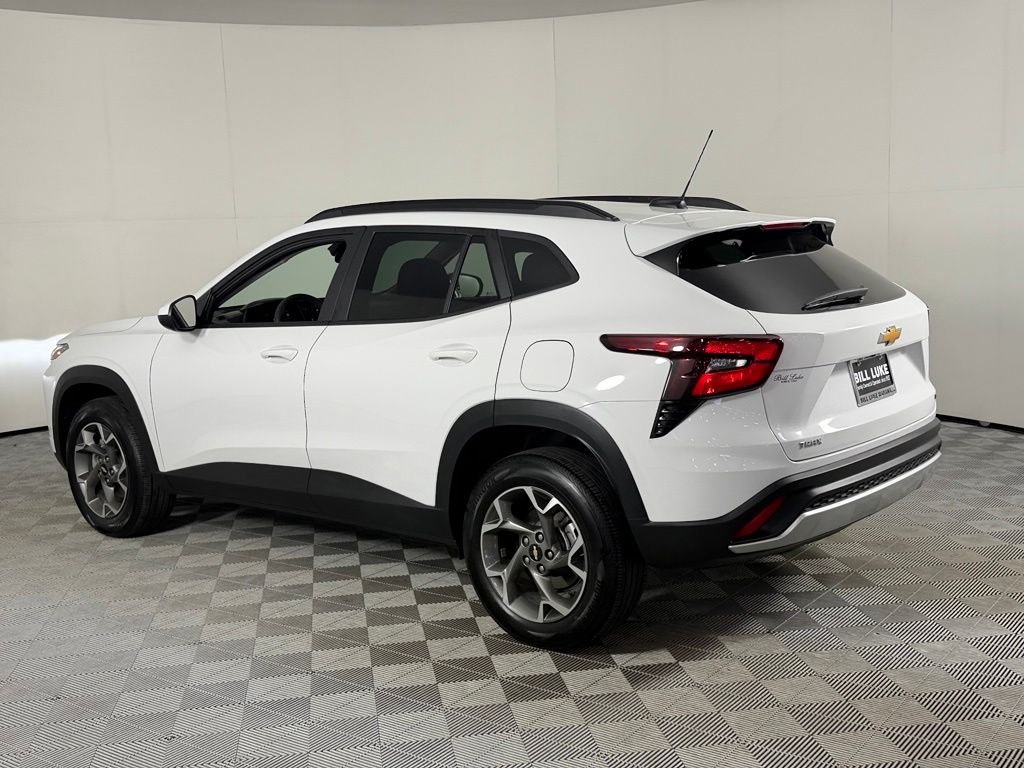 2025 Chevrolet Trax LT - Photo 10