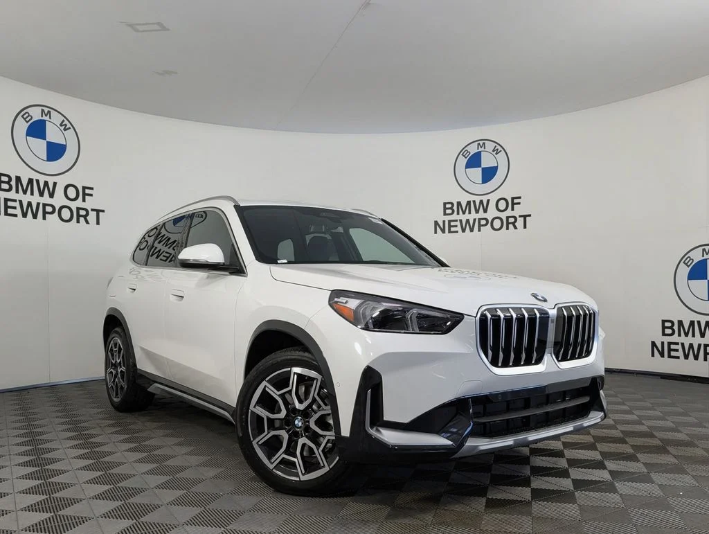 New 2027 Alpine White BMW  image 3