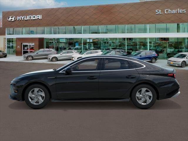 New 2026 Black Hyundai SE image 3