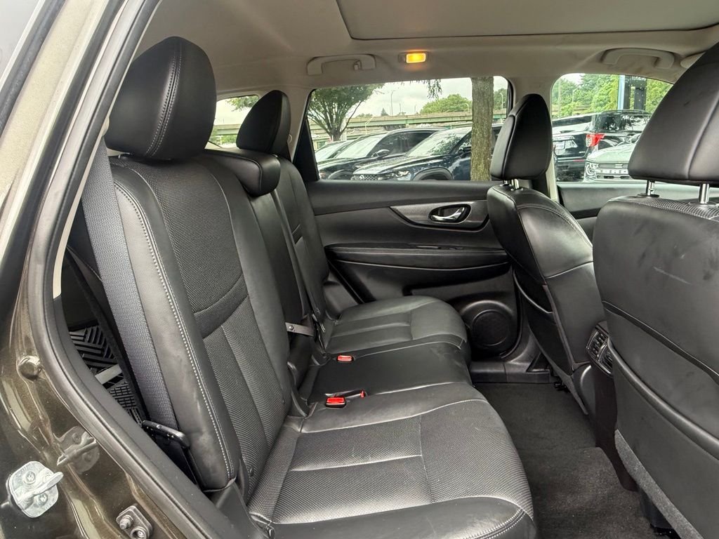 Used 2015 Black Nissan SL image 25