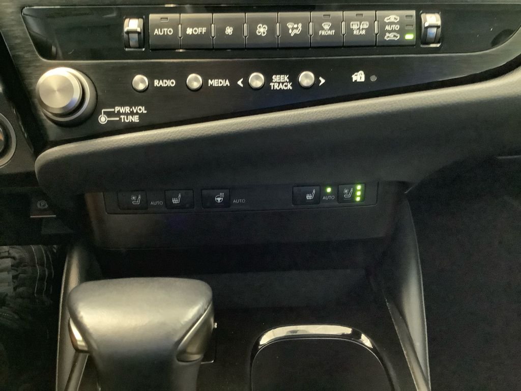 Used 2023 White Lexus 350 image 29