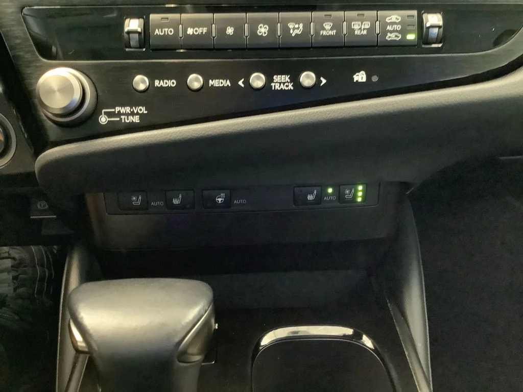 Used 2023 White Lexus 350 image 29