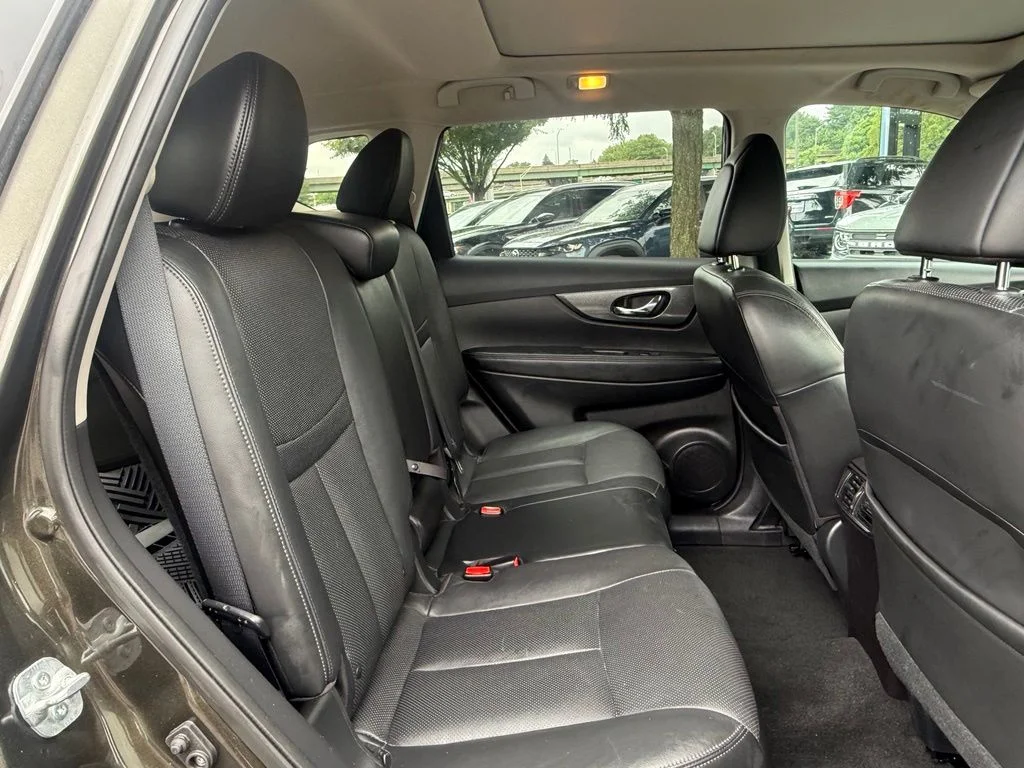 Used 2015 Black Nissan SL image 25