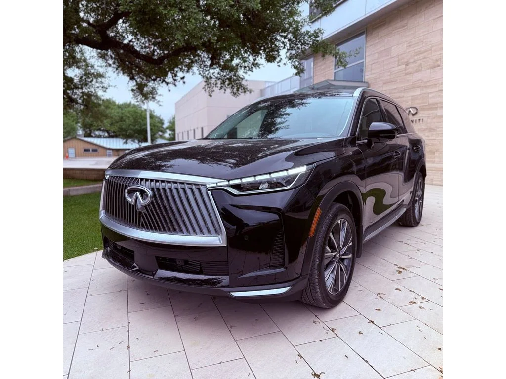 New 2026 Mineral Black INFINITI Luxe FWD image 2