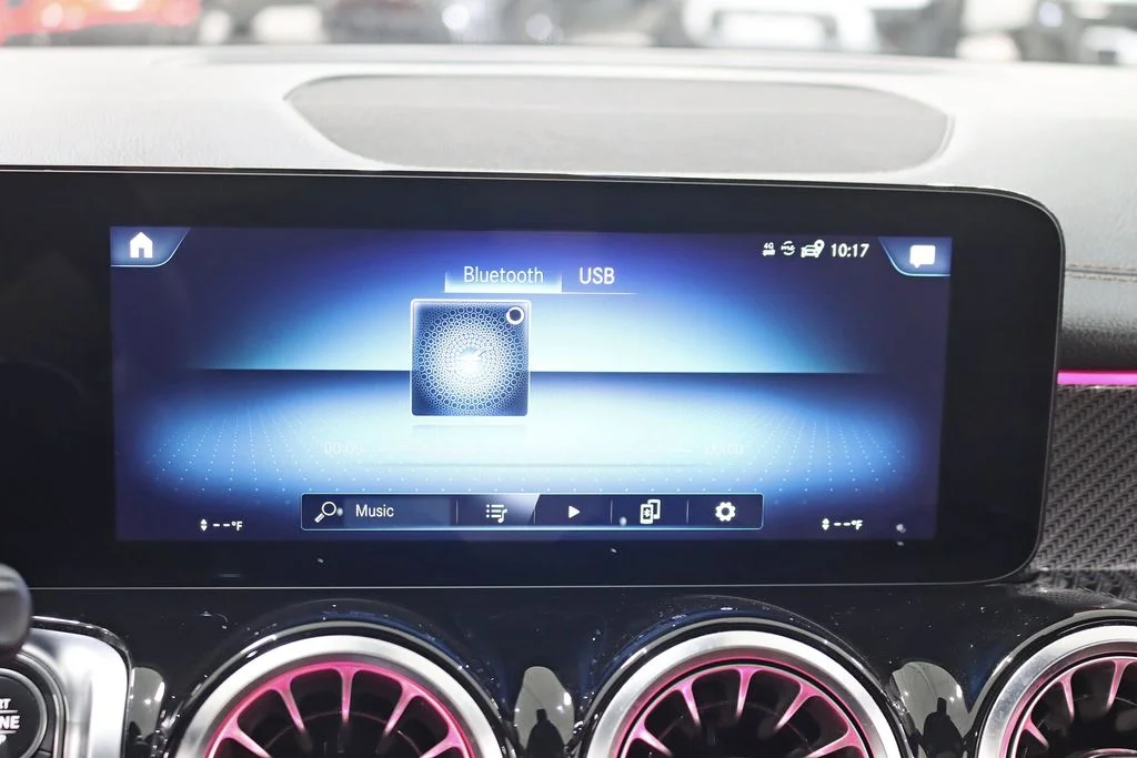 Used 2022  Mercedes-Benz GLB 35 AMG® image 21