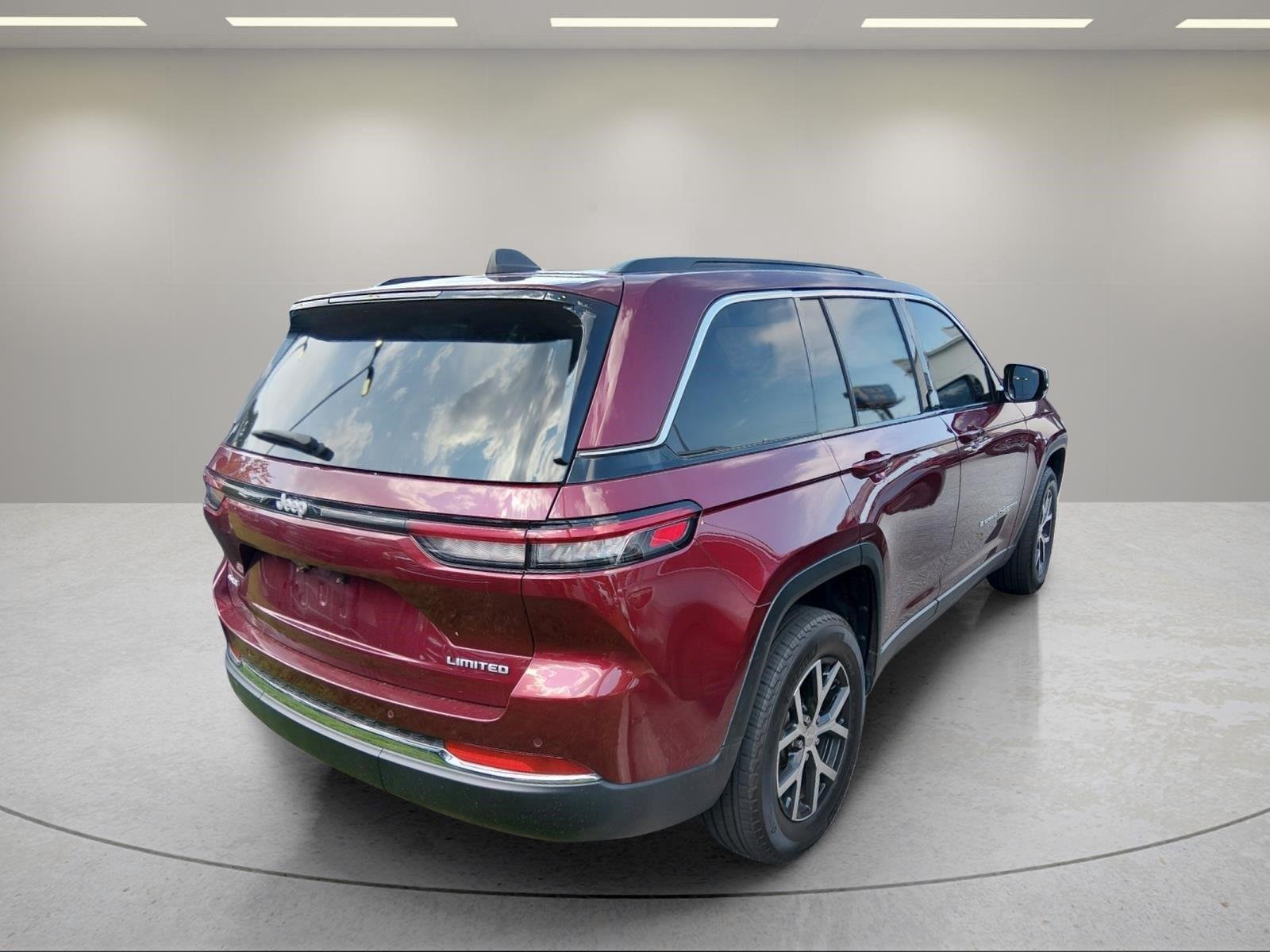Used 2024 Velvet Red Pearlcoat Jeep Limited image 14