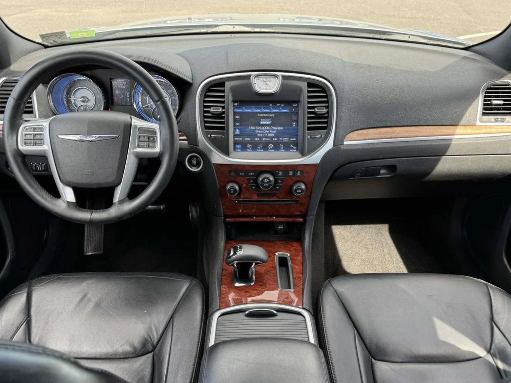 2013 Chrysler 300 Base - Photo 17