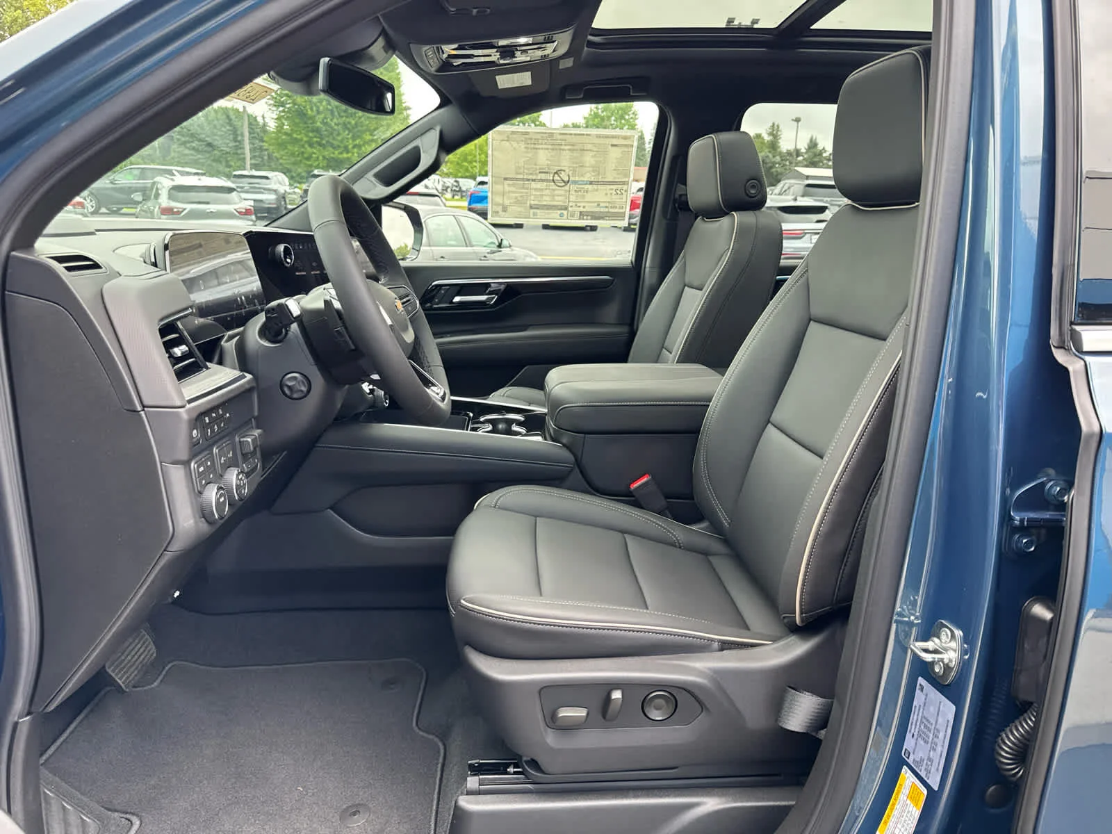 2026 Chevrolet Suburban Premier - Photo 22