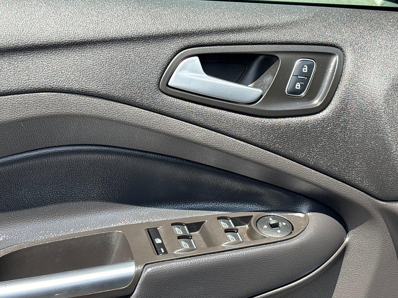 Used 2019  Ford SEL image 14