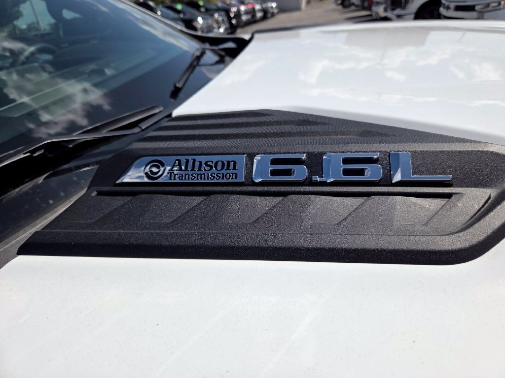 Used 2025 Summit White Chevrolet WT image 4