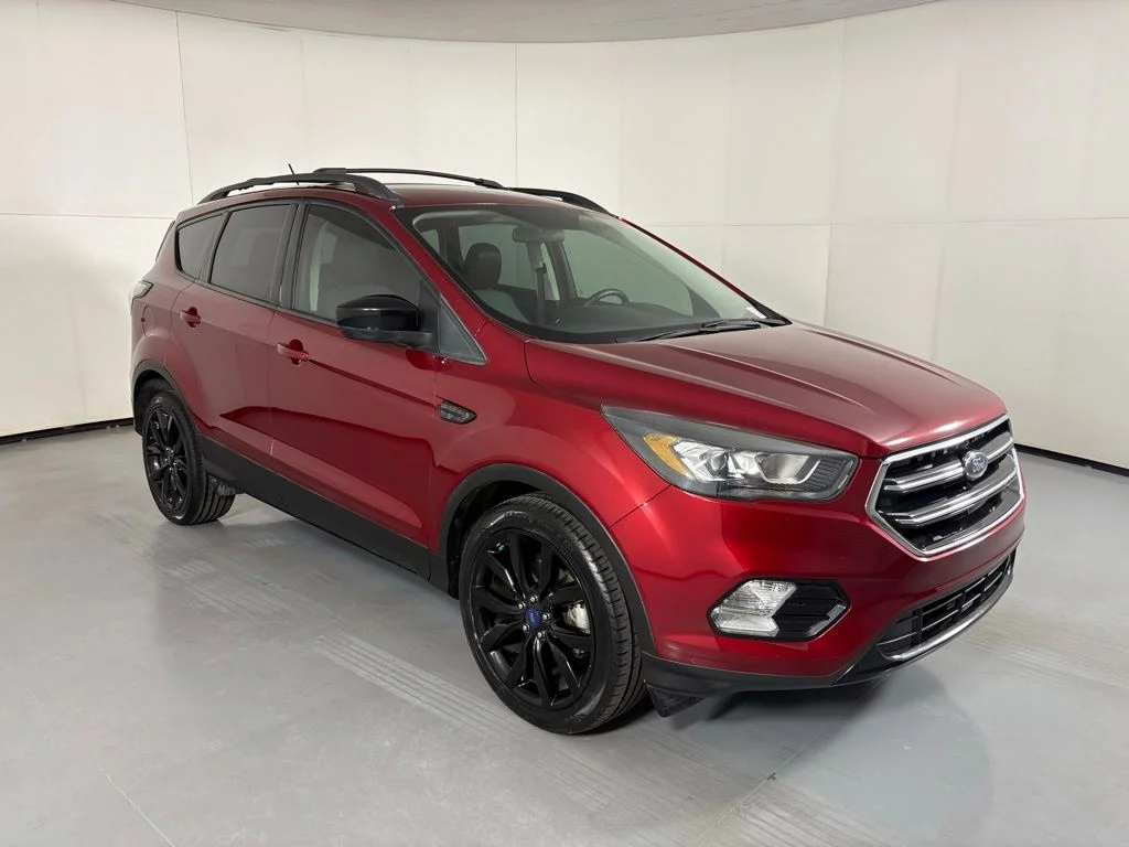Used 2018 Ford Escape SE with VIN 1FMCU0GD5JUA86177 for sale in Mesa, AZ