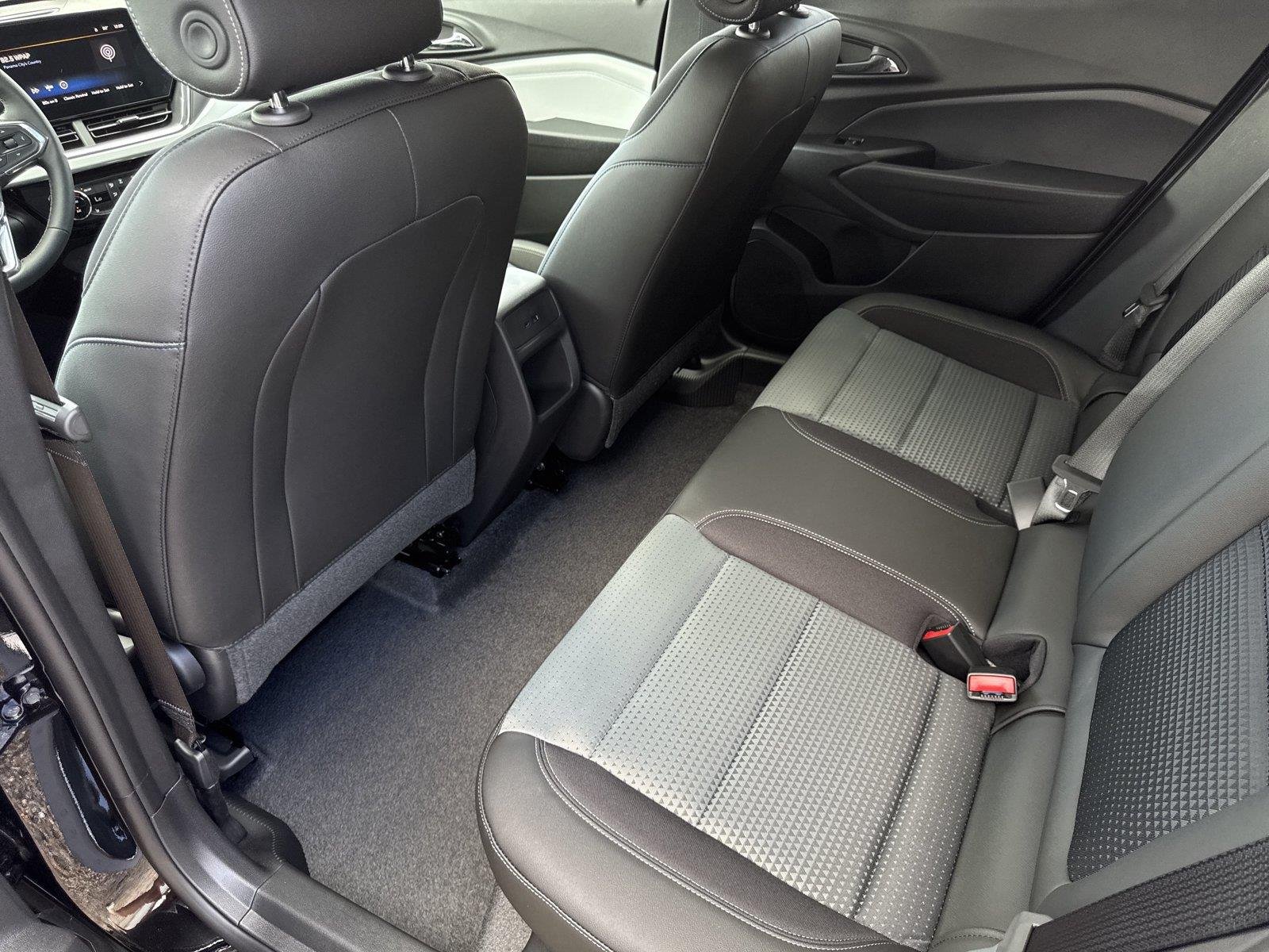 New 2026 Mosaic Black Metallic Chevrolet LT image 30