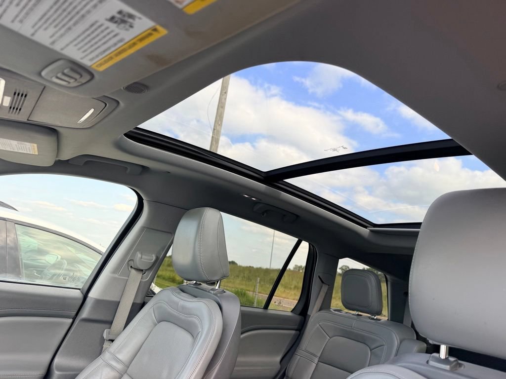 Used 2021  Lincoln Grand Touring image 8