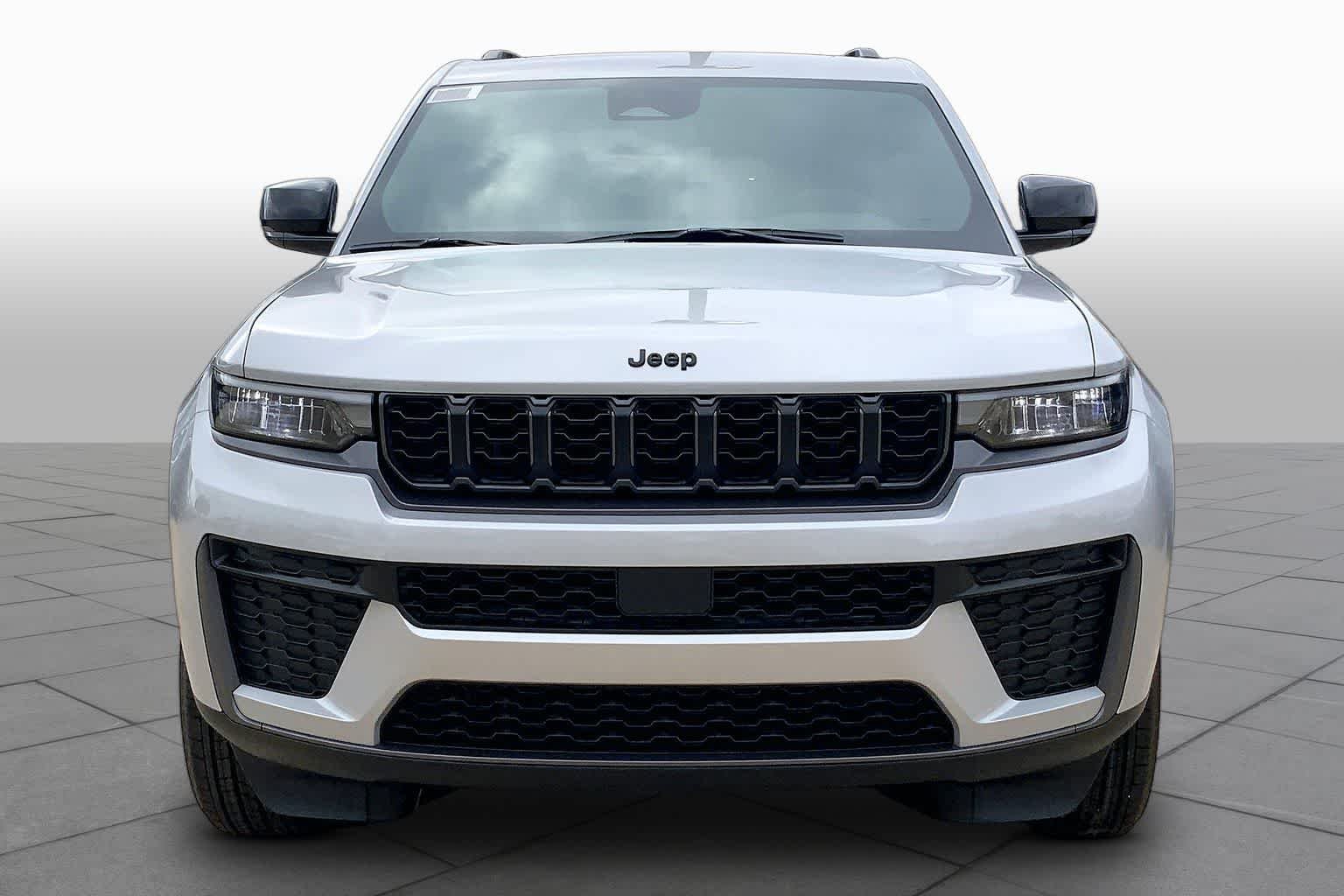 New 2026 Silver Zynith Jeep Laredo Altitude image 3