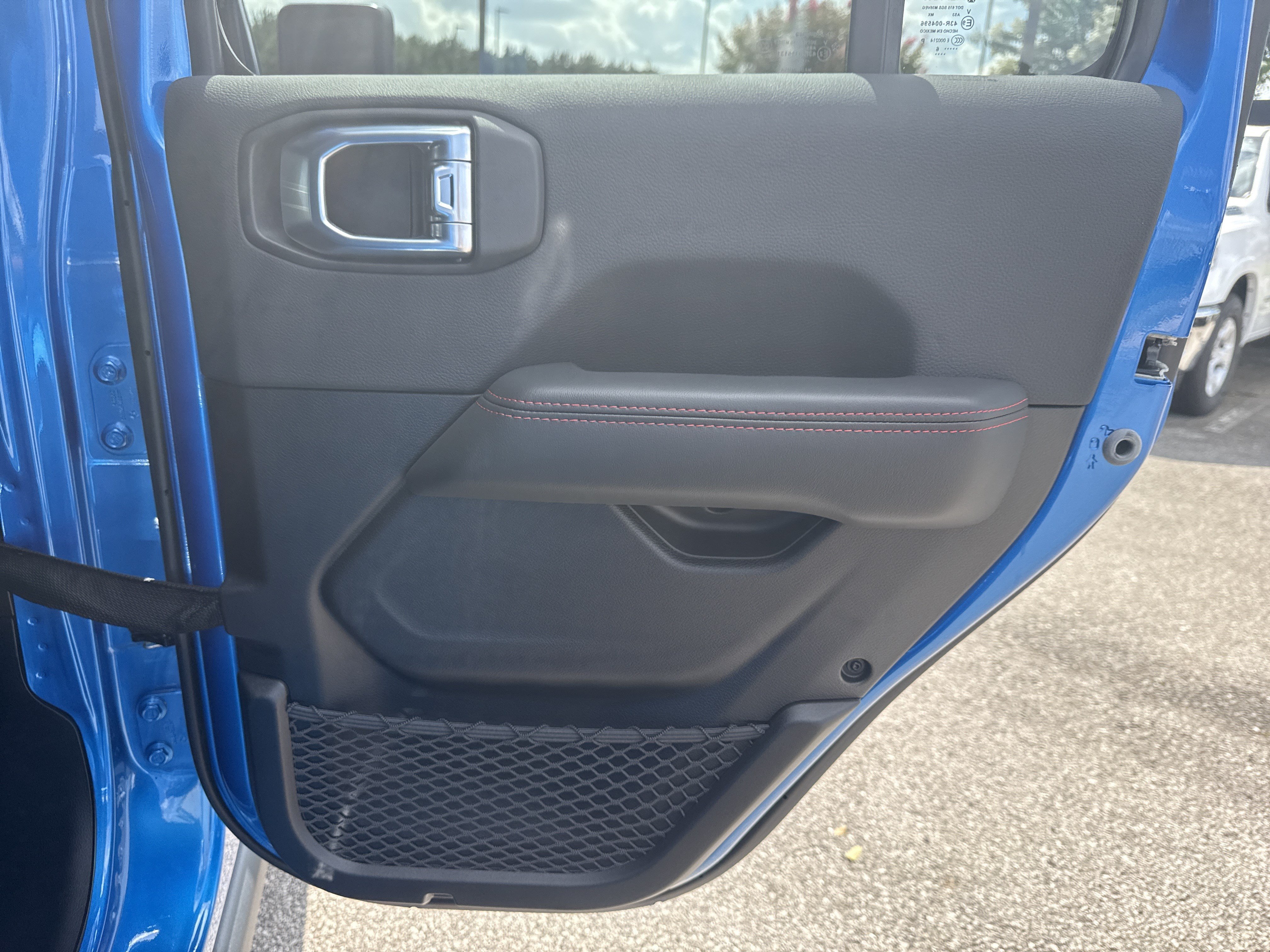 New 2026 Hydro Blue Pearlcoat Jeep Rubicon X image 28