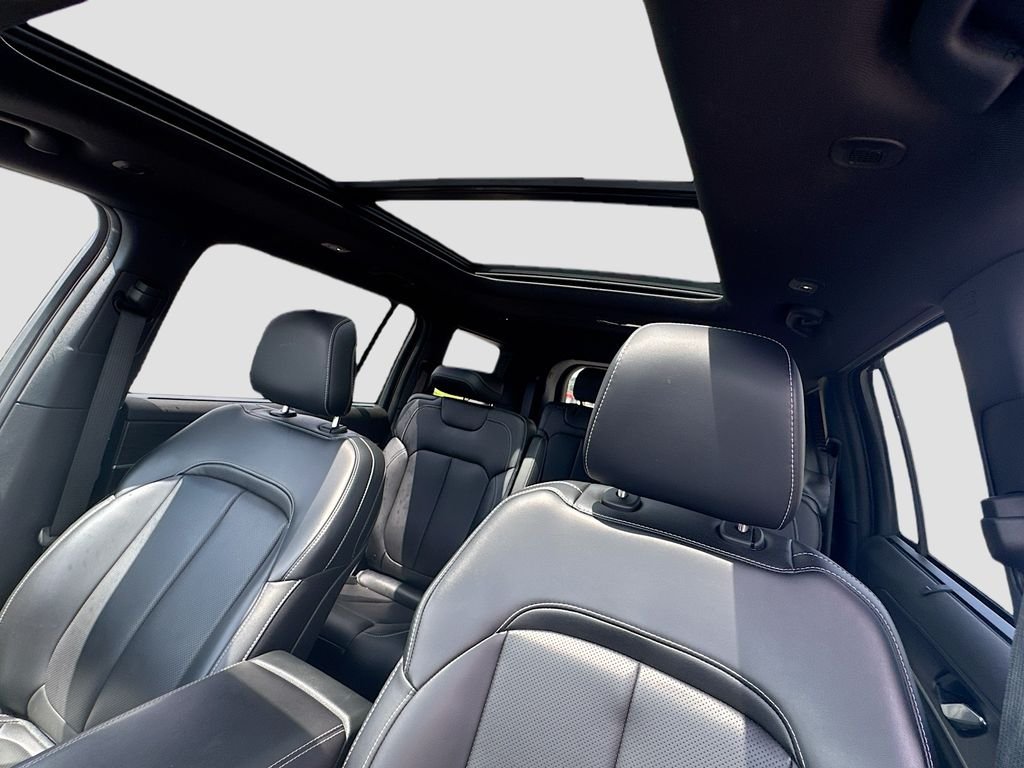 Used 2025 White Jeep Limited image 23