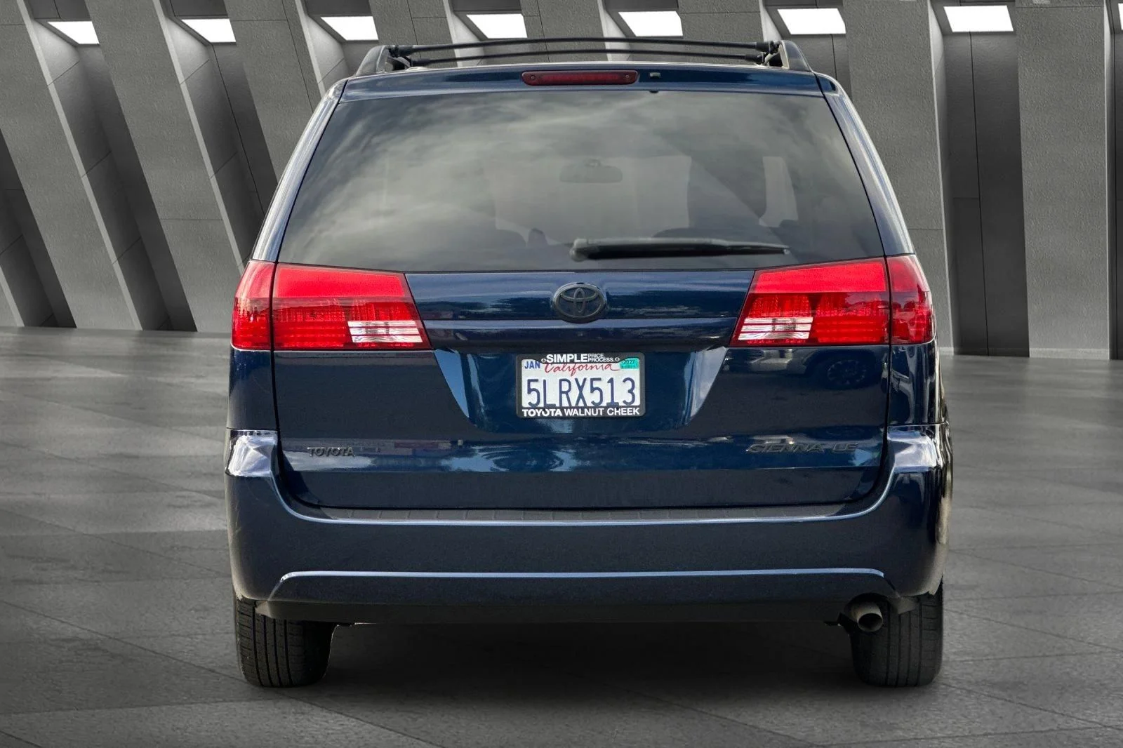 Used 2005  Toyota LE image 11