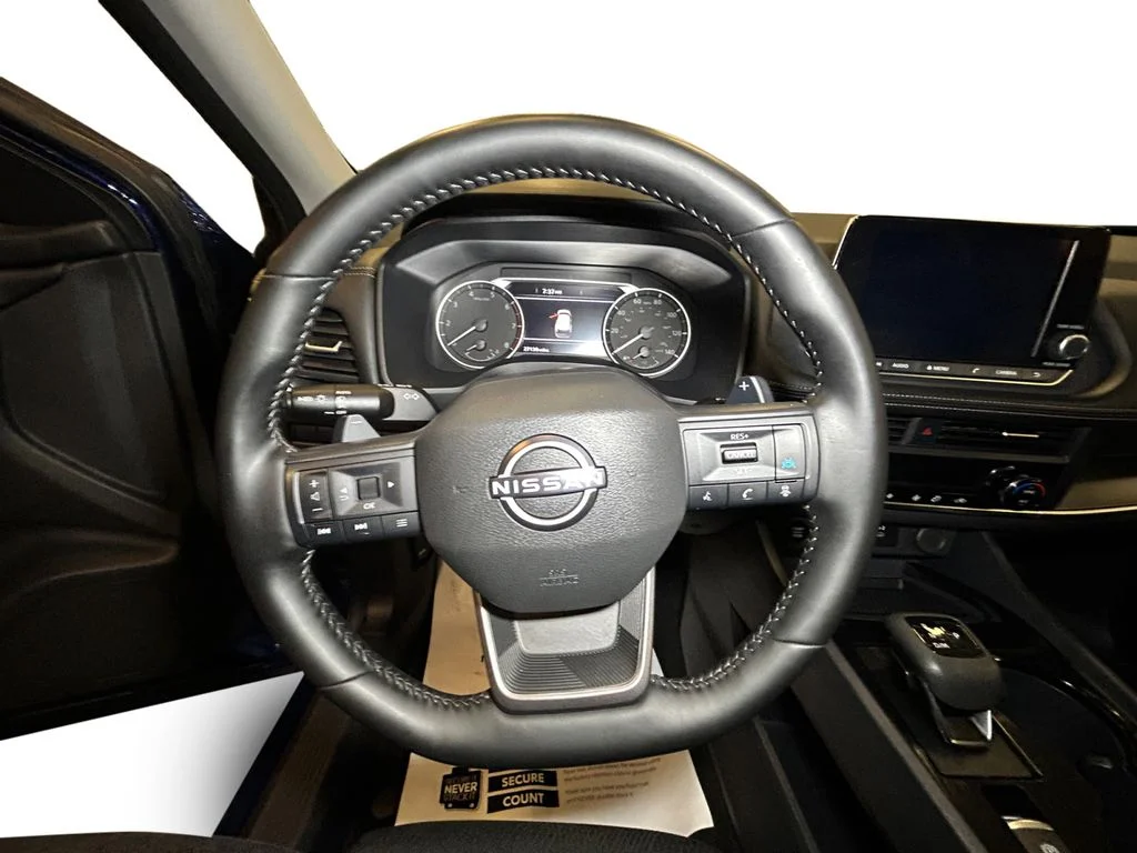 Used 2025 Deep Ocean Blue Pearl Nissan SV image 13