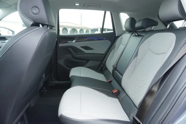 New 2026 Platinum Gray Metallic Volkswagen SE image 21