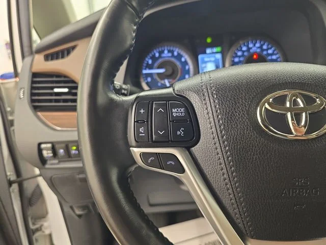 Used 2020 Blizzard Pearl Toyota Limited Premium image 32