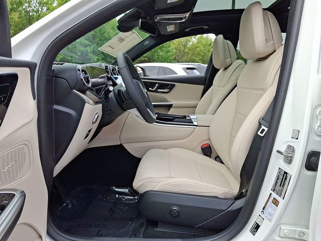 New 2027 Polar White Mercedes-Benz GLC 300 image 9