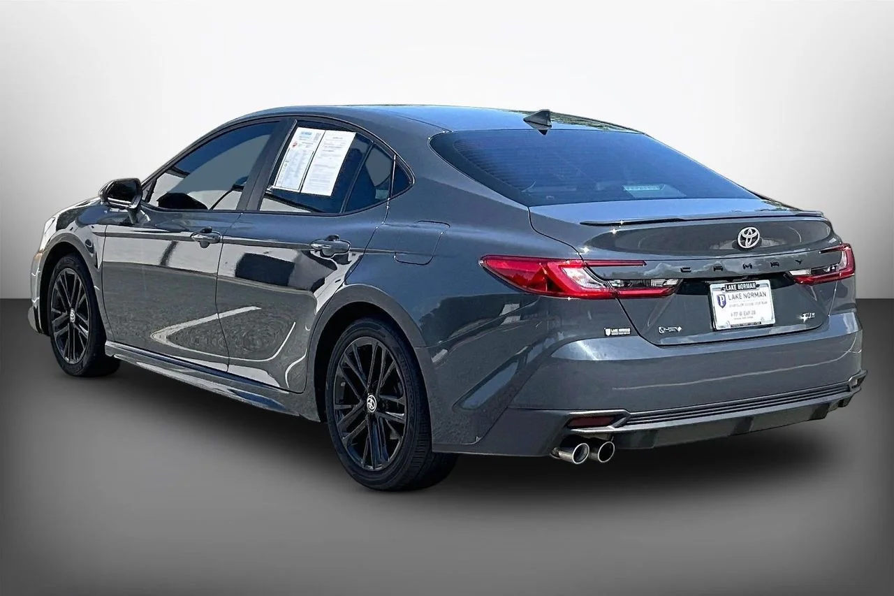 Used 2025  Toyota SE image 6