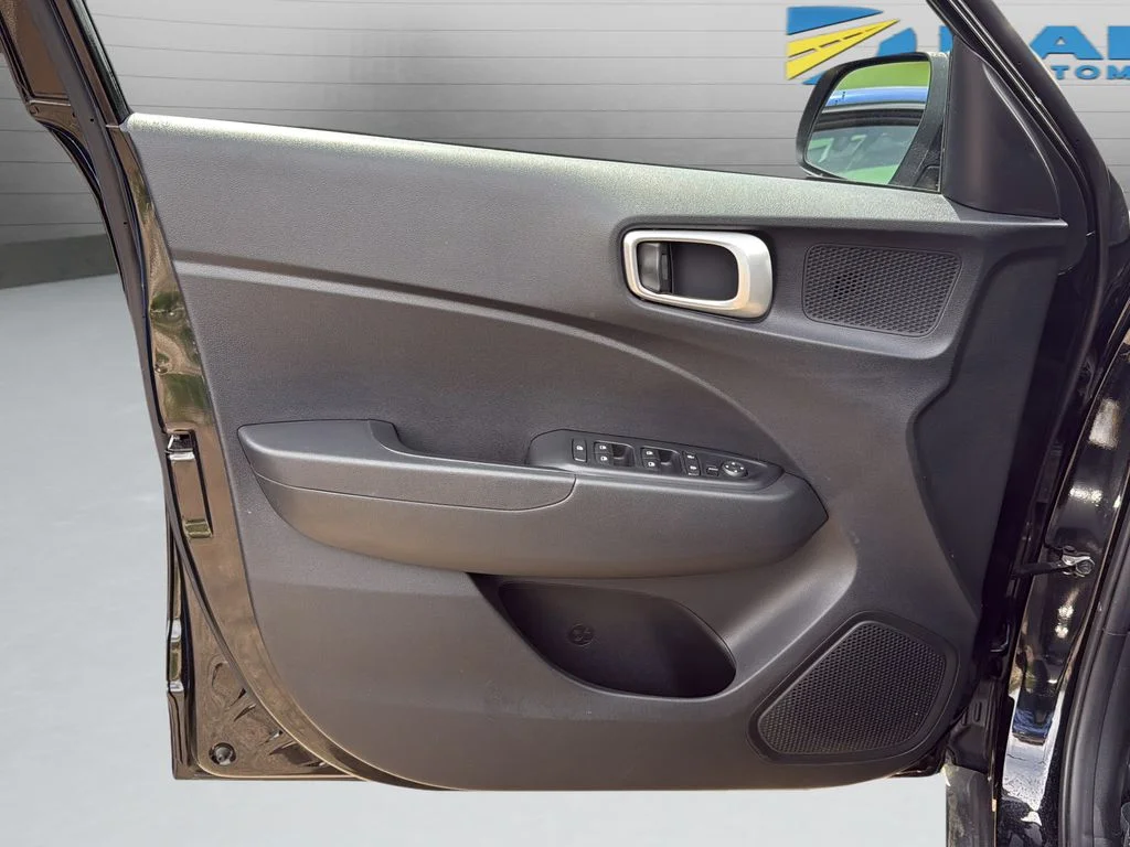 Used 2024 Black Hyundai SEL image 10