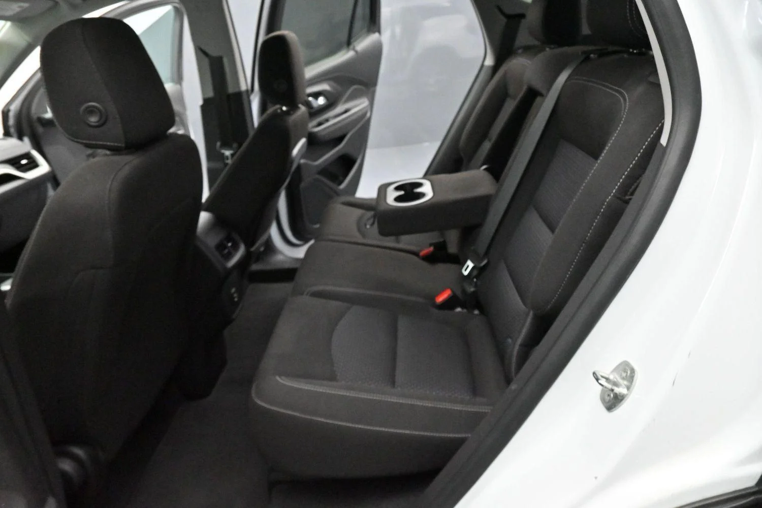Used 2022 Summit White GMC SLE image 27