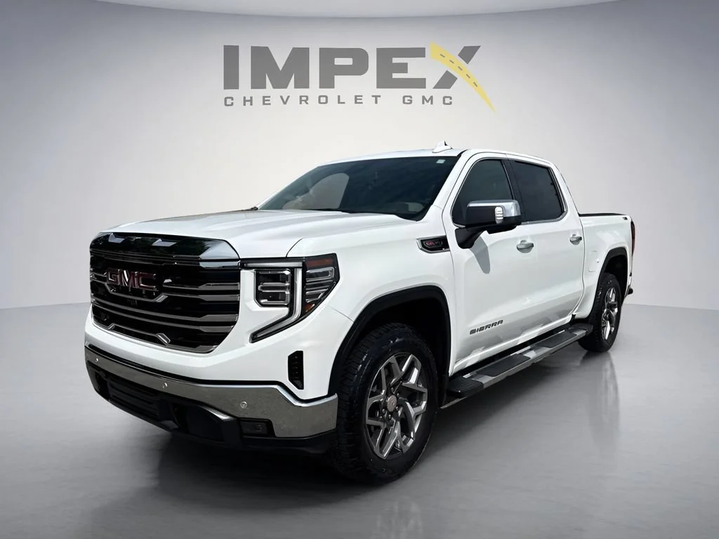 Used 2025 Summit White GMC SLT image 1