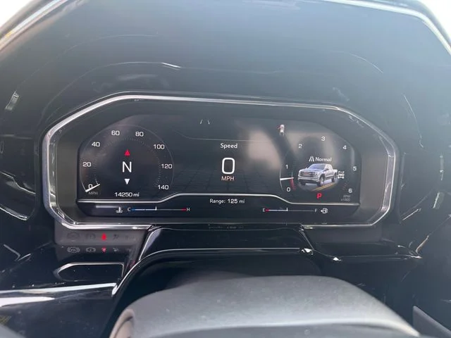 Used 2025 White GMC Elevation image 14
