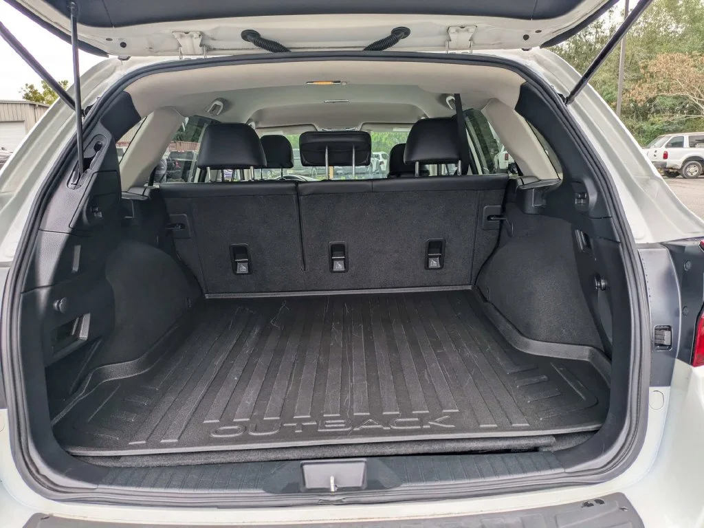Used 2019 White Subaru 2.5i image 14