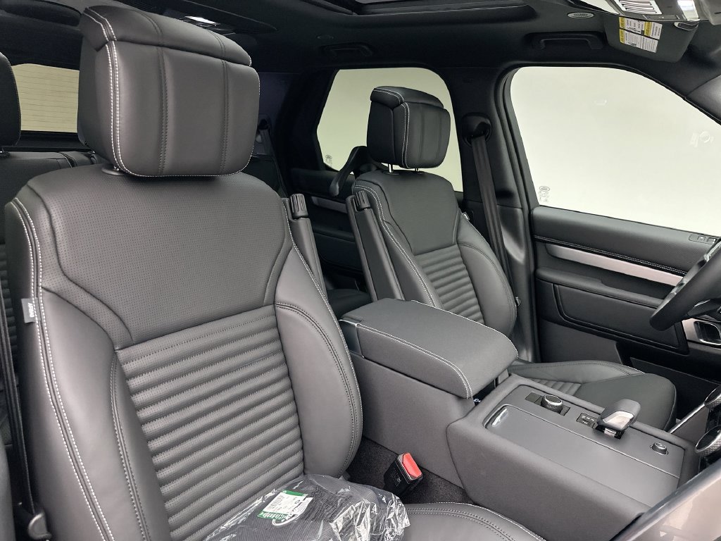 New 2026 Santorini Black Metallic Land Rover Gemini Edition image 6