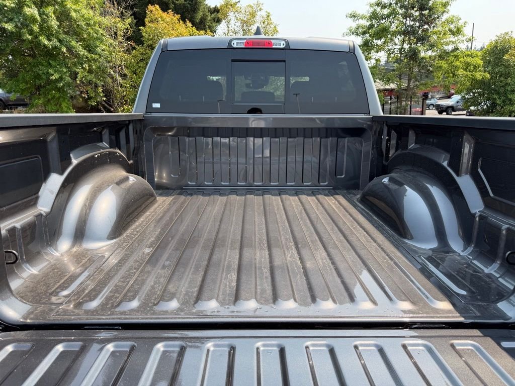 New 2026 Granite Crystal Metallic Clear-Coat Exterior Paint RAM Laramie image 10