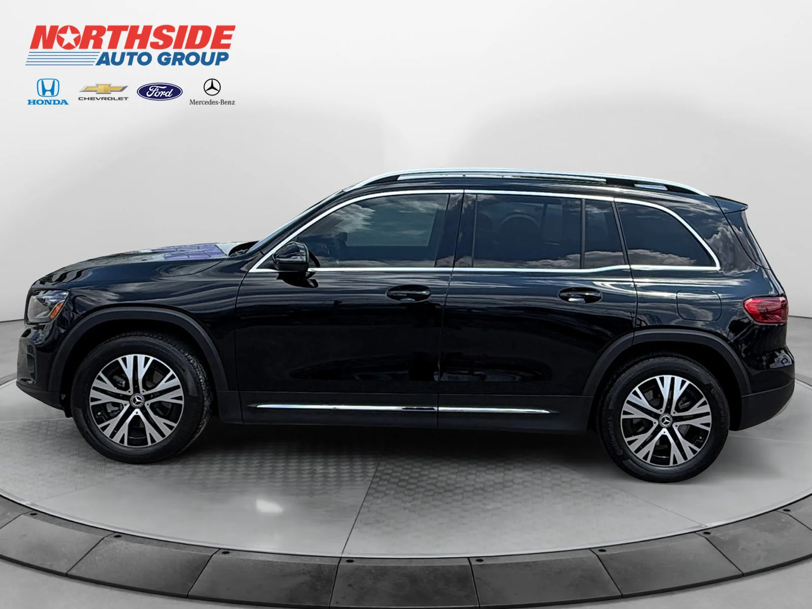 Used 2026 Black Mercedes-Benz GLB 250 image 4