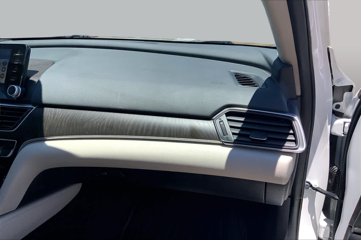 Used 2021 Platinum White Pearl Honda Touring image 19
